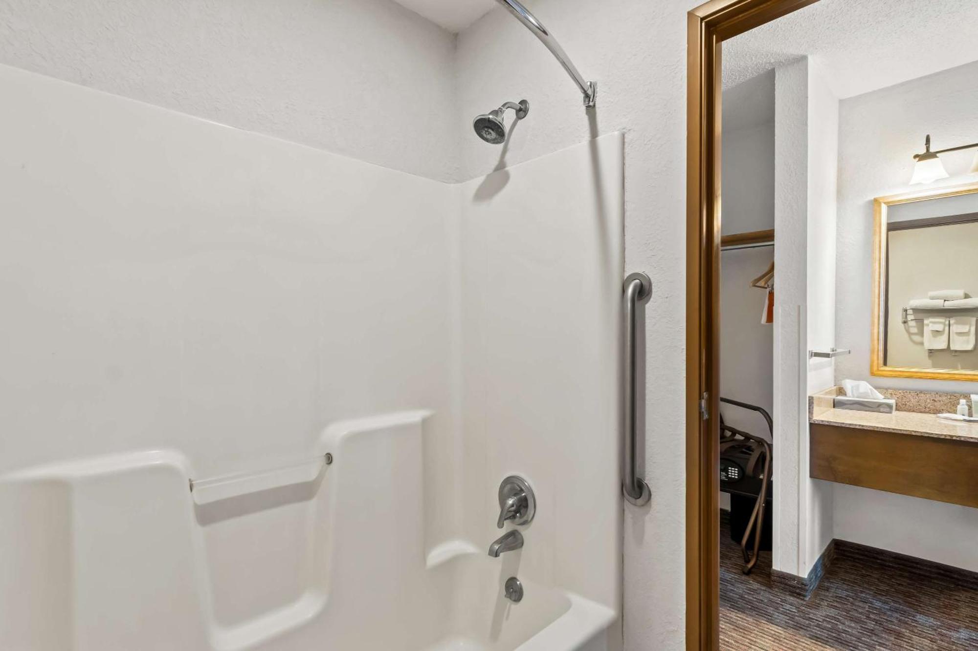 Quality Inn Sidney I-80 Bagian luar foto